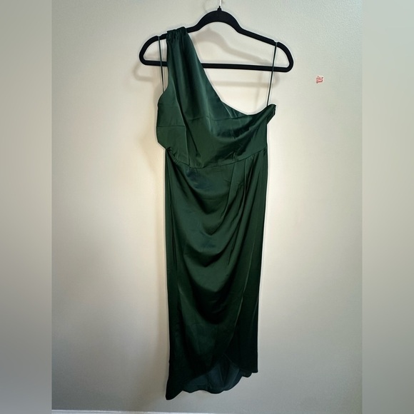 NEW Showpo Felt So Happy Midi One Shoulder Dress Emerald Green 10 Formal Wedding - Picture 4 of 10